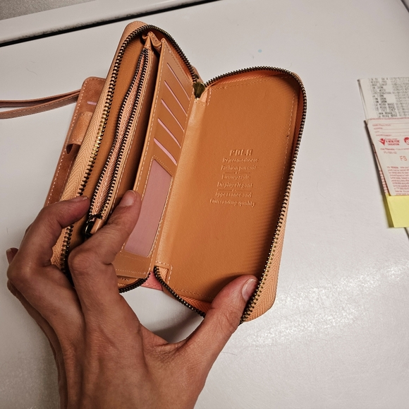 Wristlet wallet, like new.  Excellent condition - Picture 2 of 5